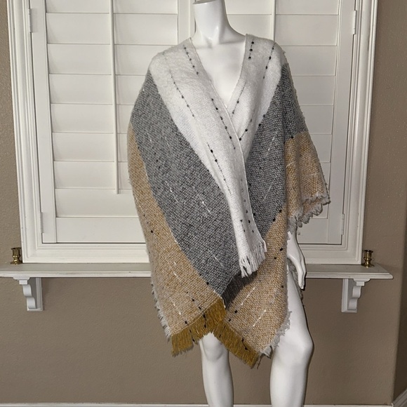 Marcus Adler Ruana Marigold O/S - Picture 1 of 13